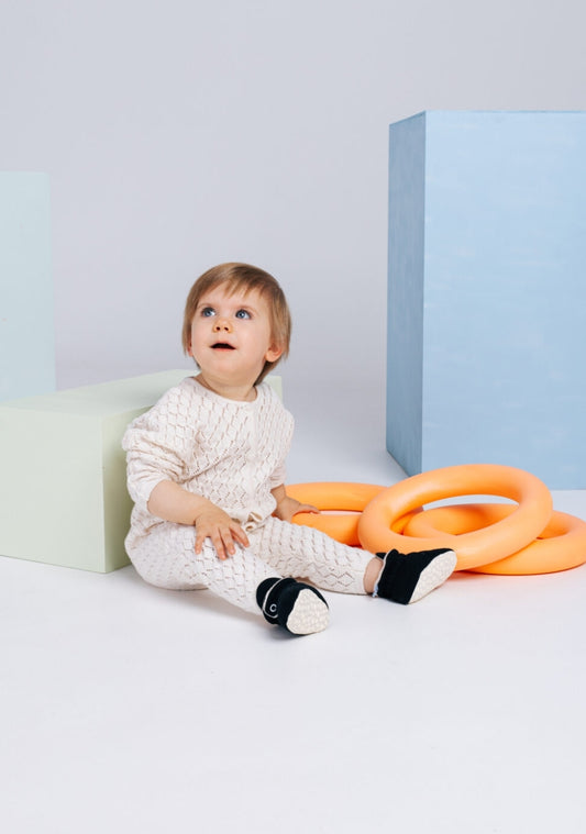 Baby Booties Fluffy Black Frosting- Zás Trás for Babies