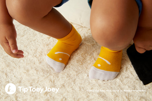 Meias Respeitadoras Sorriso Amarelo e Branco -Tip Toey Joey