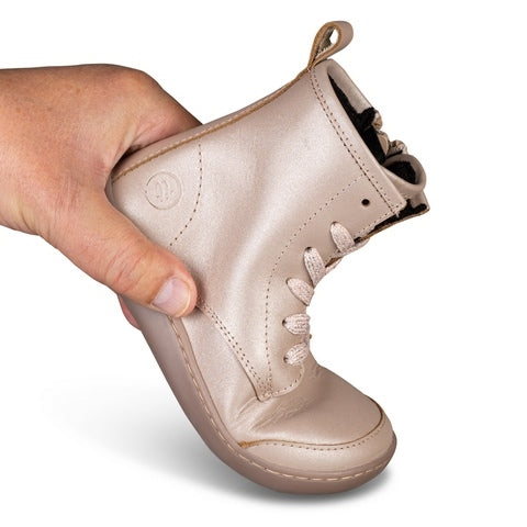 Botas de pele com cordoes Beige- Chetto