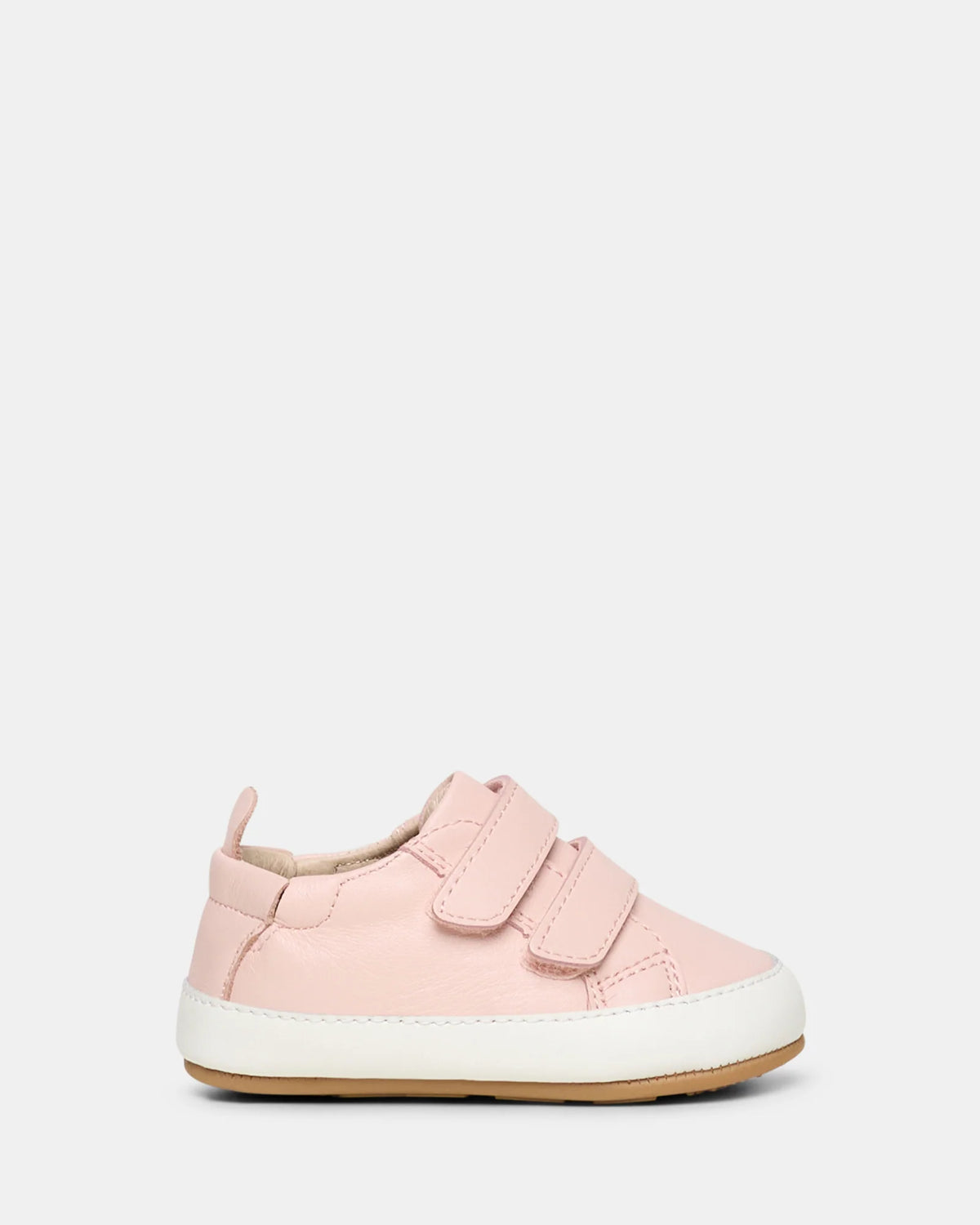 Sapatilha de bebé rosa-claro com dois velcros e sola branca, de lado