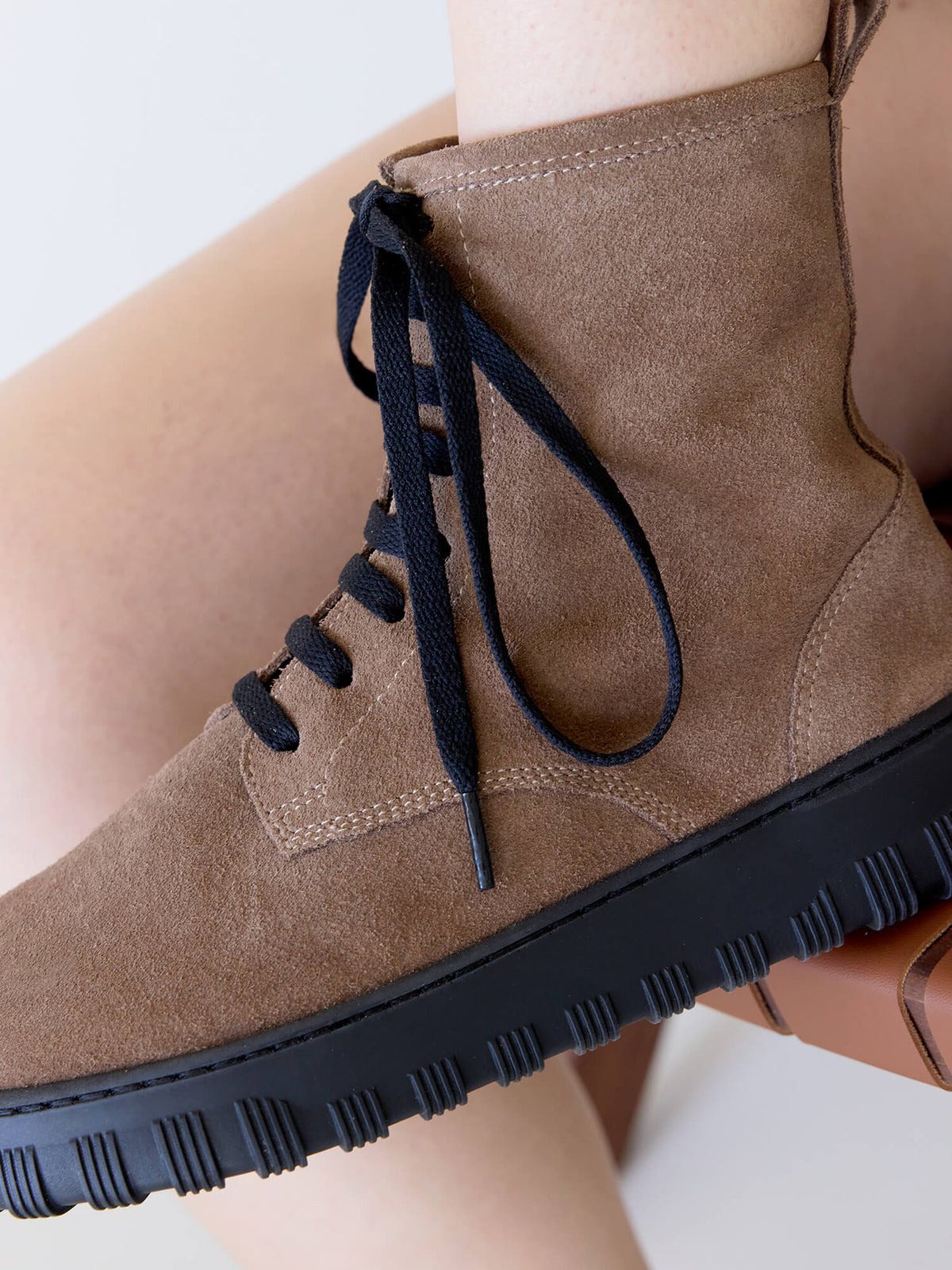 Botas Aria Latte  - Mum barefoot