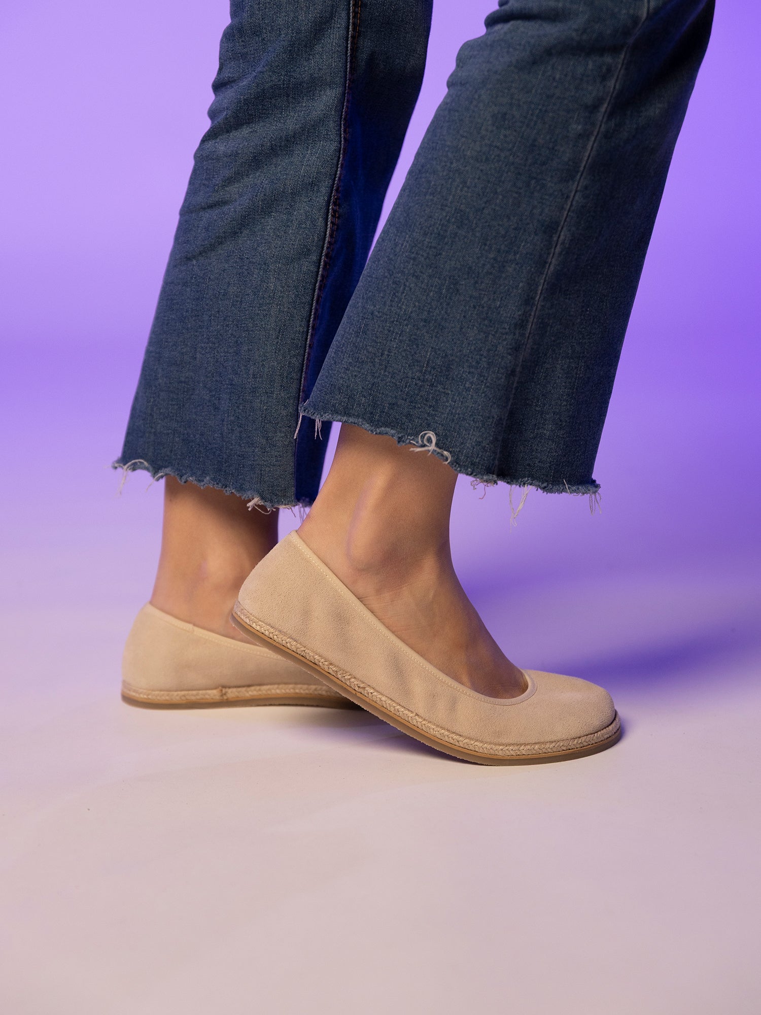 Sabrinas Lucía Sand- Mum barefoot