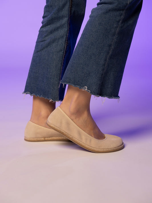 Sabrinas Lucía Sand- Mum barefoot