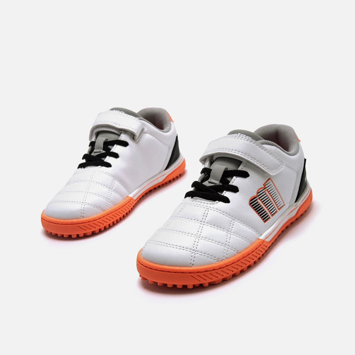 Chuteiras de Futebol Mustang Free Play- Branco e Laranja
