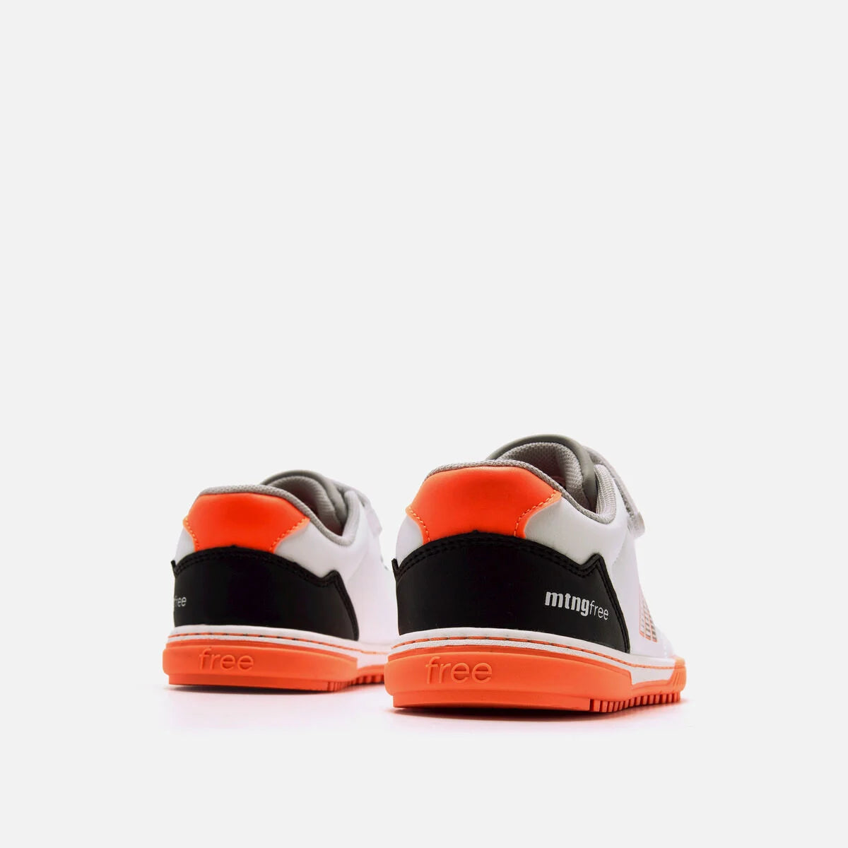 Chuteiras de Futebol Mustang Free Play- Branco e Laranja